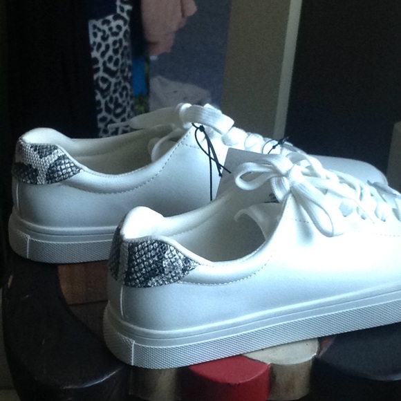 NWT H&M white sneakers - Picture 4 of 7